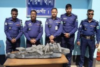 নওগাঁয়-কবরস্থান-থেকে-কোটি-টাকা-মূল্যের-কষ্টিপাথরের-মূর্তি-উদ্ধার