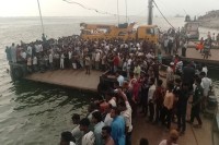 বাস-উল্টে-নদীতে-:-ঘটনাস্থলে-পৌঁছেছে-উদ্ধারকারী-জাহাজ-‘হামজা’