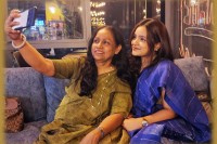মাথার-চুল-ঝরে-পড়া-কি-থামানো-যায়?