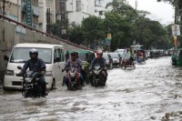 রাত-থেকে-বৃষ্টি,-ঢাকার-বিভিন্ন-এলাকায়-জলাবদ্ধতা