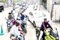 তেলের-পাম্পে-আজও-দীর্ঘ-লাইন