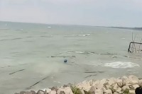 ঝড়ের-কবলে-পড়ে-পদ্মায়-ডুবলো-৩-ট্রলার