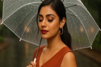 বৃষ্টির-দিনে-কেমন-মেকাপ-করবেন