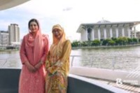 নৌবিহারে-ডা.-জুবাইদা,-সঙ্গী-আনোয়ারের-স্ত্রী