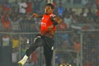 মুশফিকদের-টাকা-এখনো-দেয়নি-খুলনা