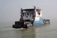 নৌরুটে-ফেরি-চলাচল-স্বাভাবিক