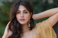 পর্দা-ছেড়ে-এবার-ডিজিটাল-দুনিয়ায়-রিয়া-চক্রবর্তী