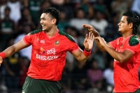 দুই-ওপেনারকে-ফিরিয়ে-ম্যাচে-ফিরল-বাংলাদেশ