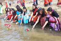 বান্দরবানে-নদীতে-ফুল-ভাসিয়ে-বিষু-ও-বিজু-উৎসব-শুরু