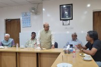 সাংবাদিকদের-সঙ্গে-মতবিনিময়ে-ডা.-এ-কে-আজাদ-খান