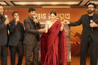 দমের-আড্ডায়-তারকাদের-মিলনমেলা