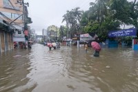 ফেনীতে-বন্যা-নিয়ন্ত্রণ-বাঁধে-ভাঙন,-লোকালয়ে-ঢুকছে-পানি