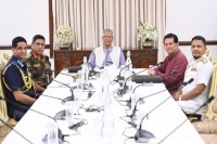 প্রধান-উপদেষ্টার-সঙ্গে-তিন-বাহিনীর-প্রধানগণের-সাক্ষাৎ,-নির্বাচনী-প্রস্তুতি-নিয়ে-আলোচনা