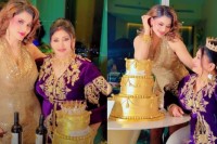 স্বর্ণের-কেক-কেটে-মায়ের-জন্মদিন-উদযাপন-উর্বশীর