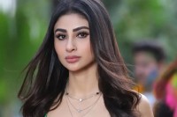 সম্পর্ক-ভাঙনের-আলোচনায়-মৌনীর-পোস্ট