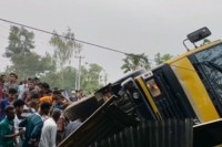 ট্রাক-নিয়ন্ত্রণ-হারিয়ে-বসতঘরে,-ঘুমন্ত-নারীর-মৃত‌্যু