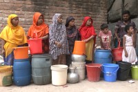 মিরপুরে-পানির-জন্য-হাহাকার