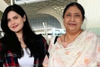 মাকে-হারালেন-জারিন-খান