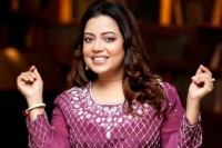 ‘আমপাতা-জোড়া-জোড়া’-নিয়ে-এলেন-কনা