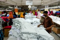 সাব-কন্ট্রাক্টে-তৈরি-পোশাক-রপ্তানিতেও-প্রণোদনা-দেবে-সরকার