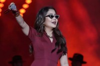 মঞ্চে-নেহার-অশালীন-অঙ্গভঙ্গি,-তোপের-মুখে-গায়িকা