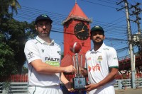 ১৫১-বছরের-পুরোনো-ঘড়ির-সামনে-টেস্ট-সিরিজের-ট্রফি-উন্মোচন