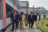 নাটোরে-রিটার্নিং-অফিসারের-ভোট-কেন্দ্র-পরিদর্শন