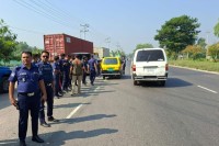 ঢাকা-চট্টগ্রাম-মহাসড়কে-তৎপর-পুলিশ,-গাড়ি-চলাচল-কম
