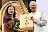বেগম-রোকেয়া-পদক-ঋতুপর্ণার-কাছে-‘বিশেষ’