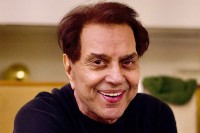 বর্ষীয়ান-অভিনেতা-ধর্মেন্দ্র-আর-নেই