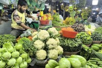 কমতির-দিকে-সবজির-দাম,-বাজারে-স্বস্তি