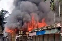 কুমিল্লায়-মাইকে-ঘোষণা-দিয়ে-মাজারে-হামলা-ও-অগ্নিসংযোগ