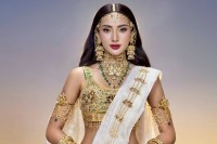 মিস-ইউনিভার্সে-জামদানিতে-মিথিলা