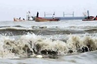 সমুদ্র-বন্দরে-৩-নম্বর-স্থানীয়-সতর্ক-সংকেত