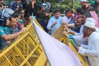 যমুনা-অভিমুখে-জামায়াতসহ-৮-দলের-পদযাত্রা-আটকে-দিল-পুলিশ