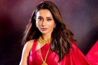 লাল-শাড়িতে-গ্ল্যামারাস-মিমি-চক্রবর্তী