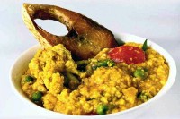 বর্ষায়-খিচুড়ির-হরেক-রকম