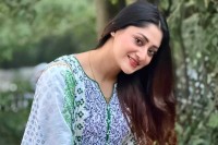 বাগদান-গুঞ্জনের-মাঝেই-নতুন-লুকে-পূজা