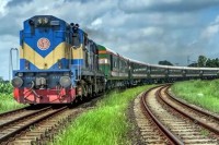 রেললাইনে-দুর্ঘটনা:-খুলনা-রাজশাহী-রুটে-ট্রেন-চলাচল-বন্ধ