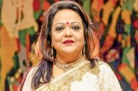 নতুন-গান-নিয়ে-ফিরলেন-সাবিনা