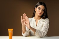 রোদের-ক্ষতি-থেকে-ত্বক-বাঁচাতে-সানস্ক্রিন