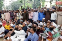 ‘মার্চ-টু-সচিবালয়’-কর্মসূচিতে-অংশ-নিতে-শহীদ-মিনারে-হাজার-হাজার-শিক্ষক