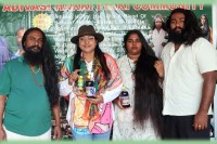 হাক্কিপিক্কি-উপজাতির-তেলে-টাকে-চুল-গজায়