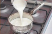 দুধে-ভেজাল-মেশানো-হয়েছে-কিনা-বুঝবেন-যেভাবে
