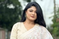 বিয়ে-ও-মাতৃত্বের-ঘোষণা-মৌসুমীর