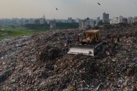 অচল-সার-কারখানায়-বাড়ছে-বর্জ্যের-পাহাড়
