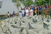 ধলেশ্বরীর-তীরে-জিও-টিউব-ও-জিও-ব্যাগ-ডাম্পিং-শুরু