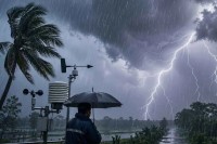 সারাদেশে-বজ্রসহ-বৃষ্টির-আভাস