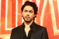 ক্যামেরার-সামনে-যে-কারণে-গম্ভীর-থাকেন-আরিয়ান