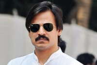 রামায়ণের-পারিশ্রমিক-দান-করলেন-বিবেক